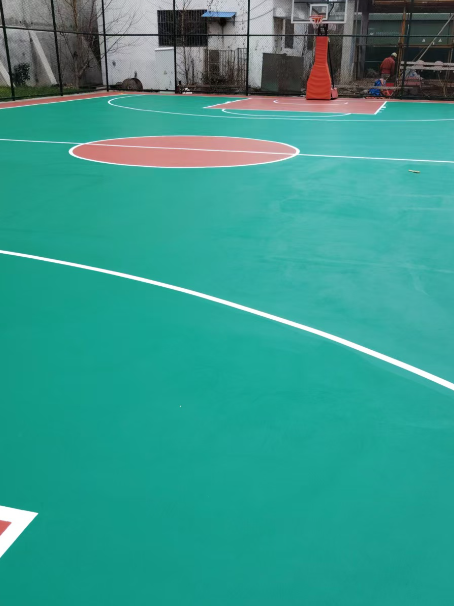麻栗坡 球场长期使用易出现地面开裂